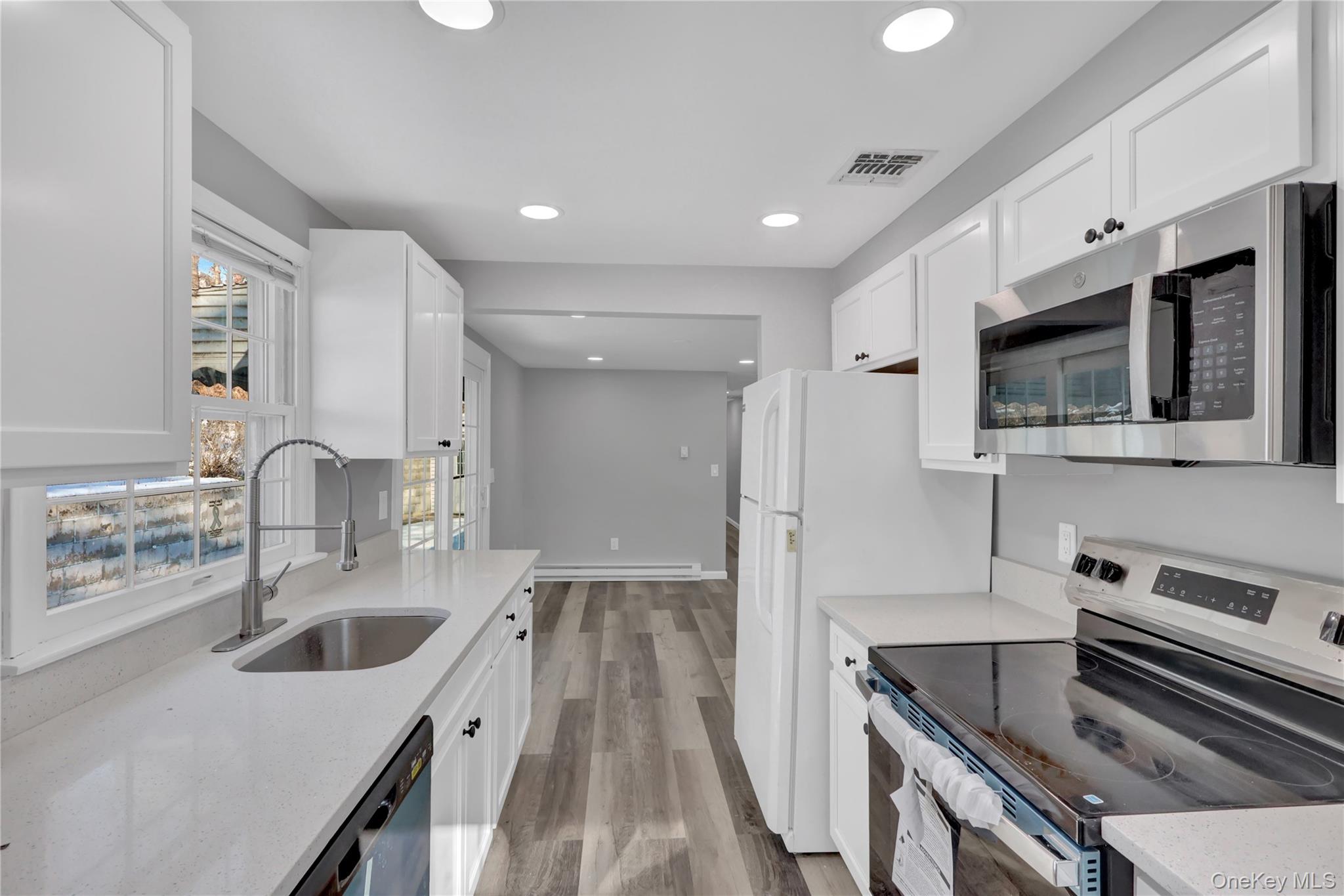 81 Oakside Road Smithtown, NY 11787 - Photo 10 of 21