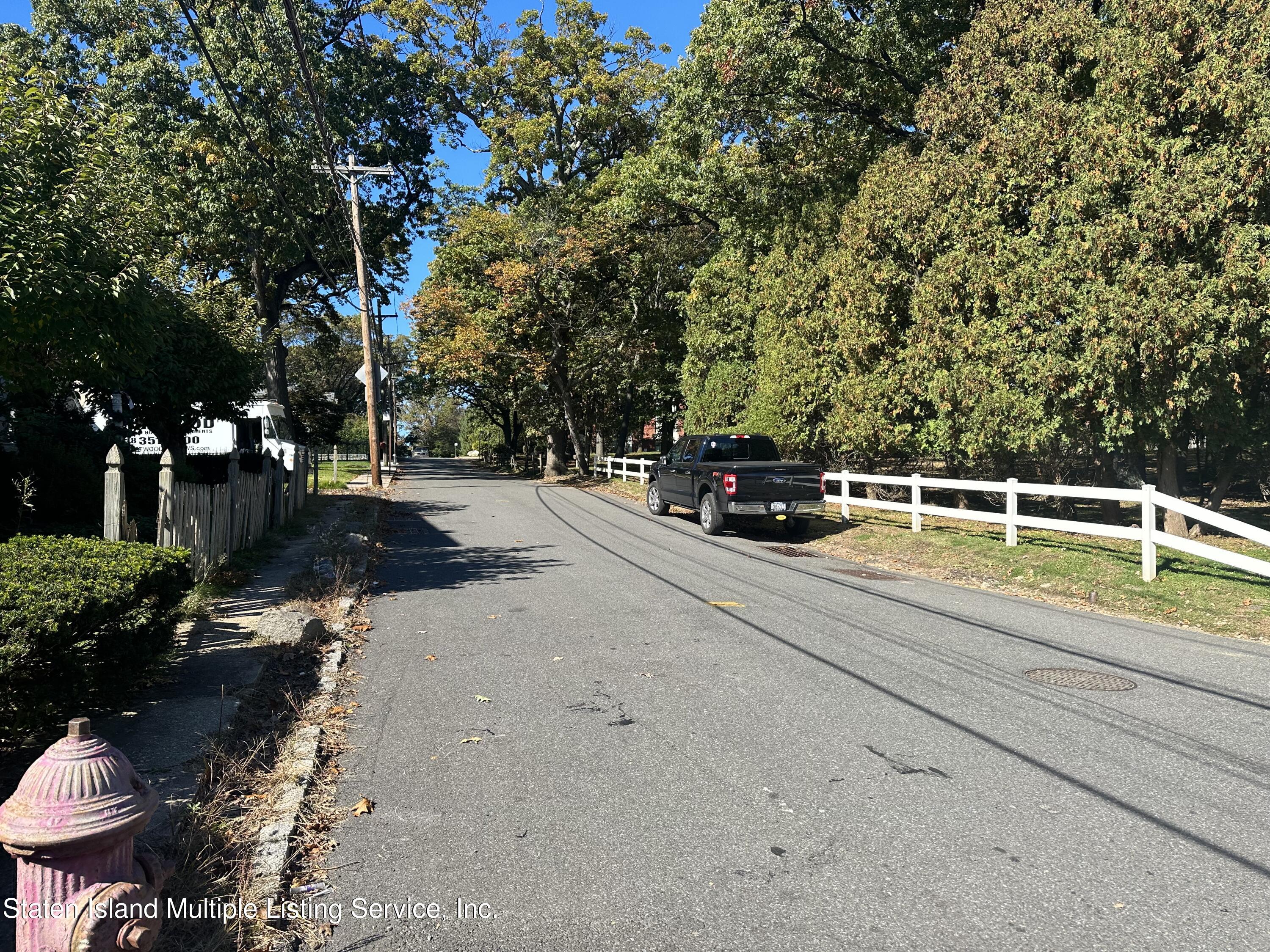 72 Campus Road Staten Island, NY 10301 - Photo 4 of 16 IMG_9595