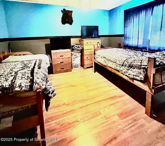a en suite bathroom with a sink and mirror