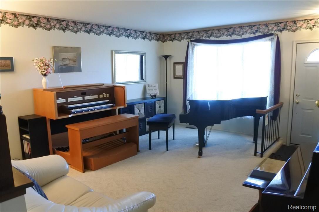 40705 Village Wood Road Novi, MI 48375 - Photo 8 of 25 Living Room
