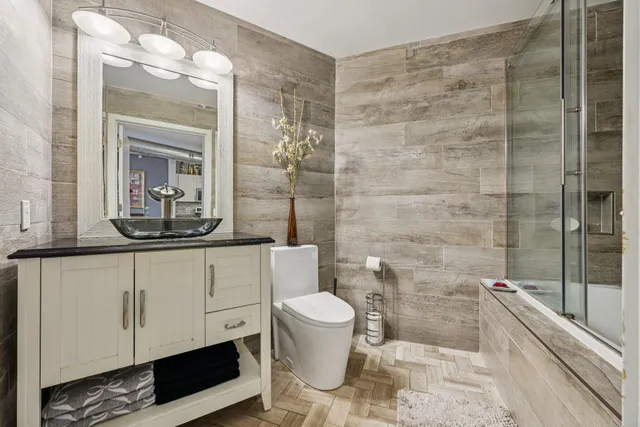 $299,900 | 1541 North Jefferson Street, Unit 209, Milwaukee, WI 53202