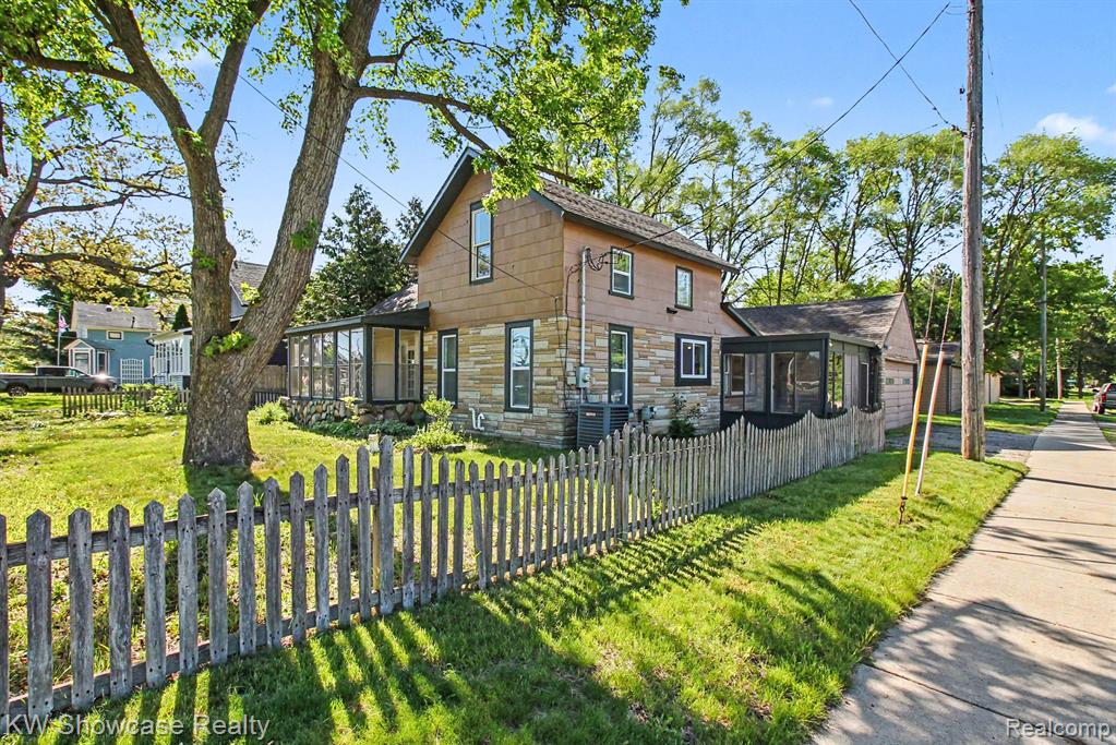 349 West Livingston Road Highland, MI 48357 - Photo 2 of 26