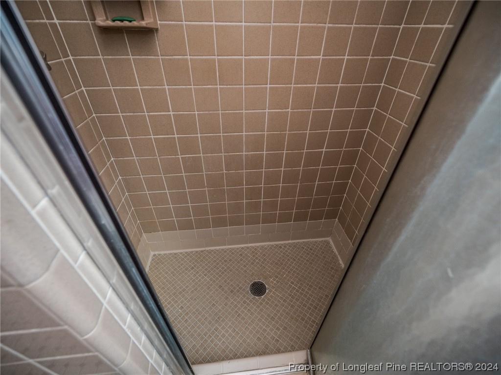 1982 Rowan Road, Unit R Lumberton, NC 28358 - Photo 34 of 43 a bathroom with a bathtub