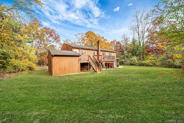 a view of a house with a backyard