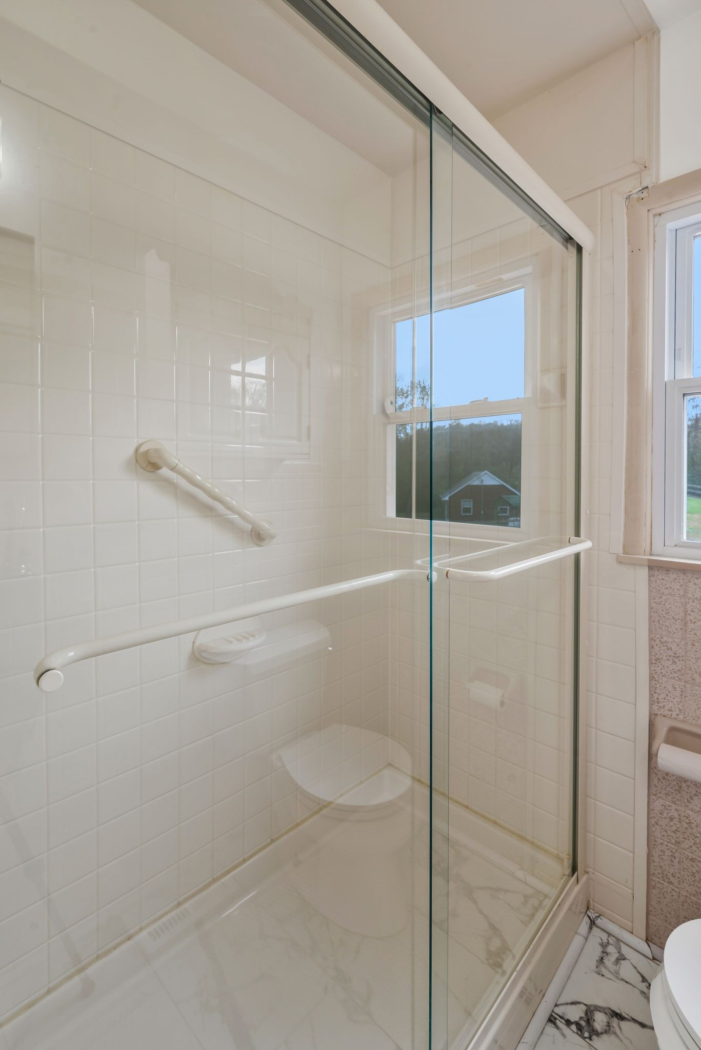 435 Dry Creek Road Goodlettsville, TN 37072 - Photo 10 of 34 a bathroom with a shower