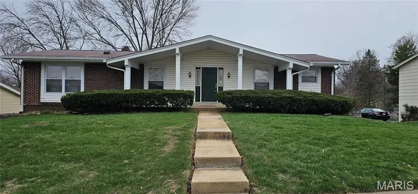 $2,150 | 11864 Featherwood Drive, St. Louis, MO 63146