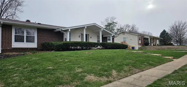 $2,150 | 11864 Featherwood Drive, St. Louis, MO 63146