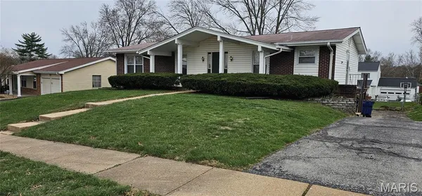 $2,150 | 11864 Featherwood Drive, St. Louis, MO 63146