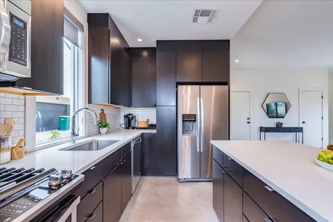 $600,000 | 1931 East 38th 1/2 Street, Unit 62, Austin, TX 78723