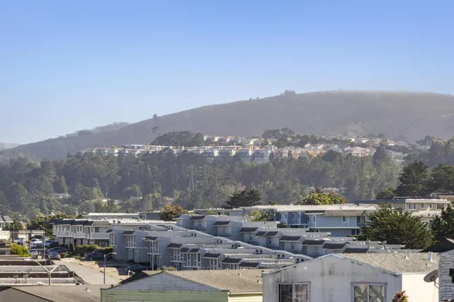 a view of sitting area with furniture in front of house