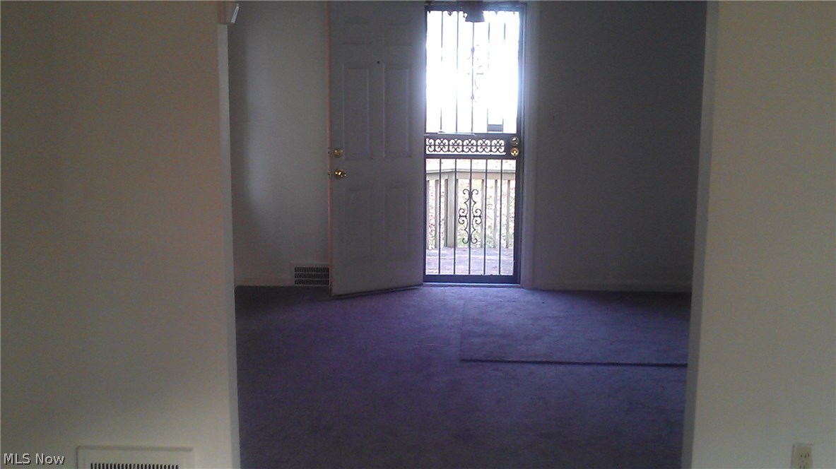 1097 Pembrook Road Cleveland Heights, OH 44121 - Photo 3 of 5