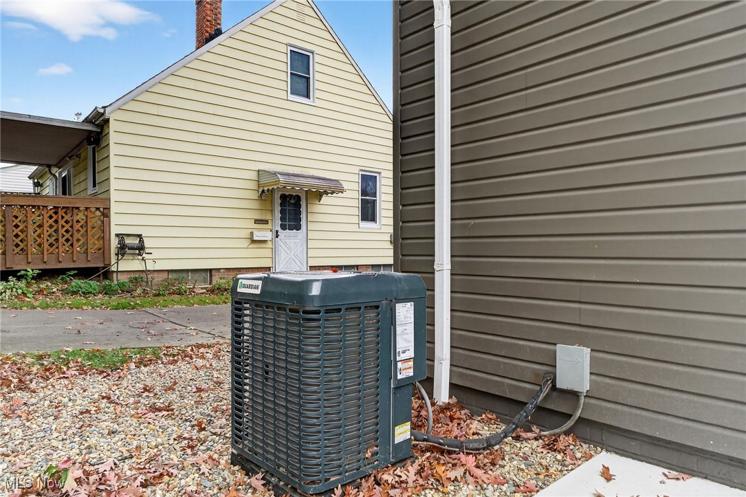 1415 Lorimer Road Cleveland, OH 44134 - Photo 9 of 40 AC