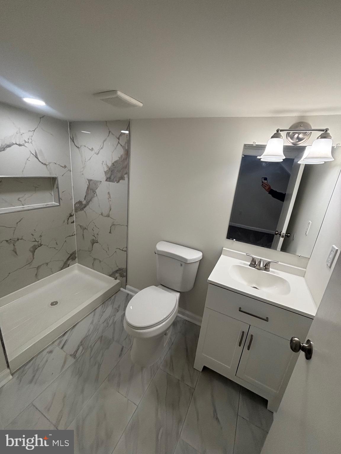 6769 Woodley Road Baltimore, MD 21222 - Photo 16 of 27 a bathroom with a sink a toilet and bathtub