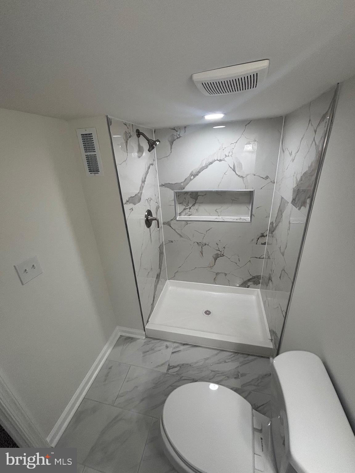 6769 Woodley Road Baltimore, MD 21222 - Photo 17 of 27 a bathroom with a sink and mirror