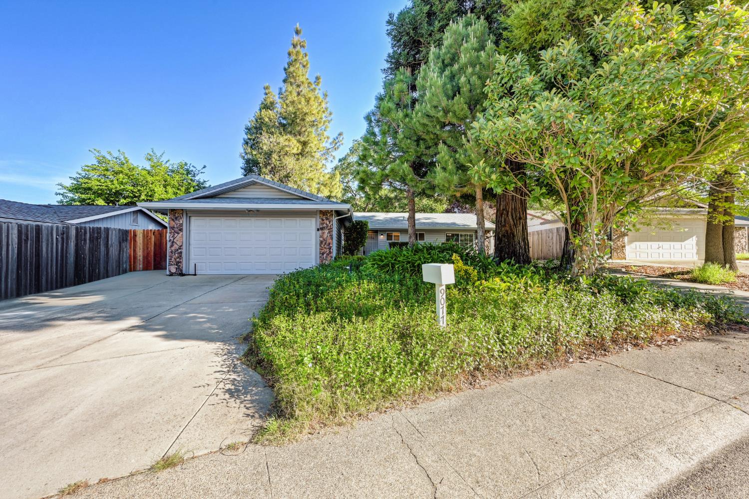 9077 Westeria Way Orangevale, CA 95662 - Photo 5 of 50