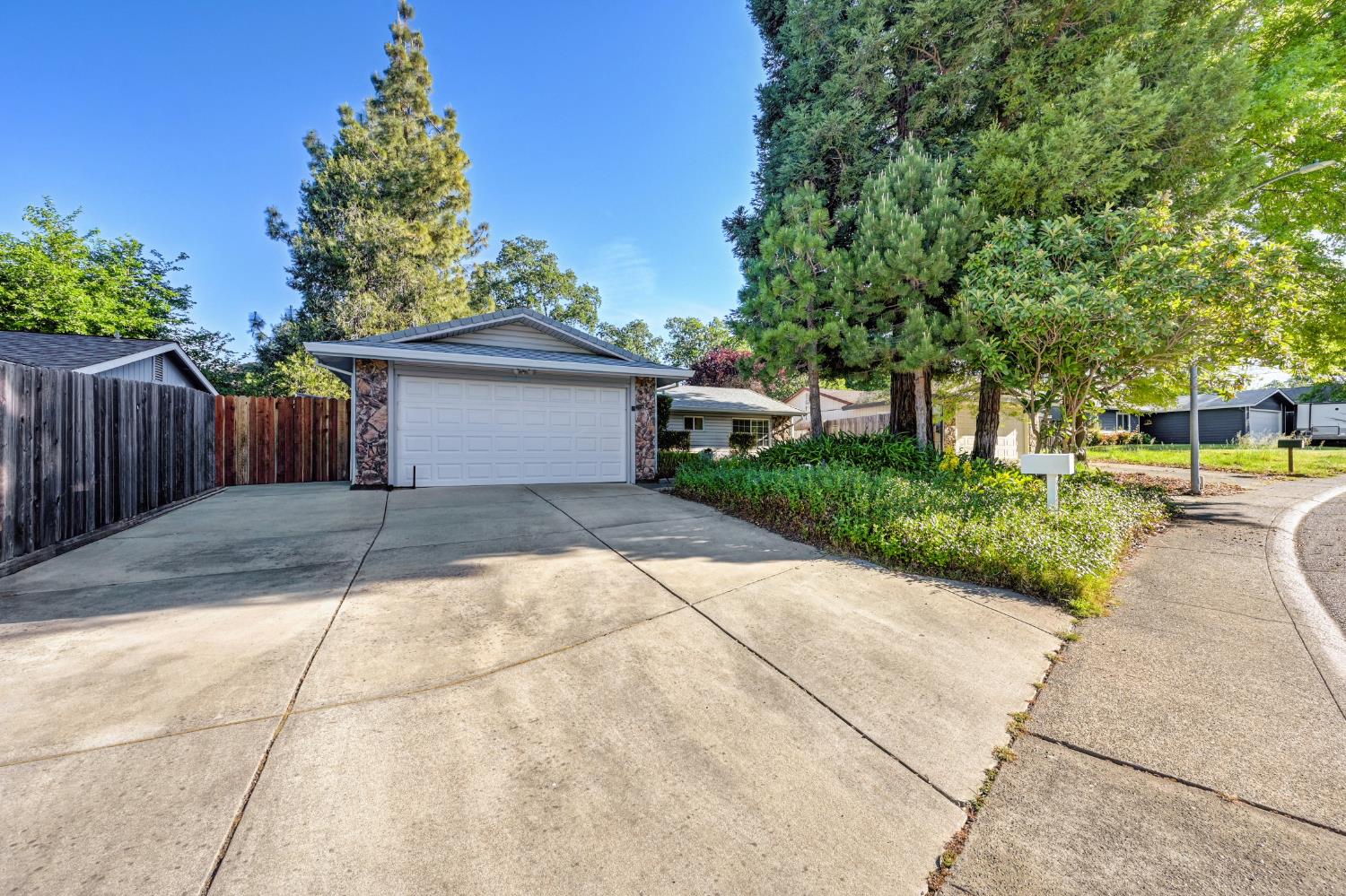 9077 Westeria Way Orangevale, CA 95662 - Photo 6 of 50