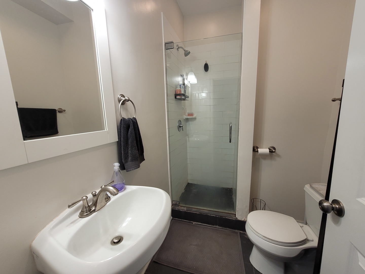 6759 North Sheridan Road, Unit 2N Chicago, IL 60626 - Photo 4 of 13 Gallery Image 4