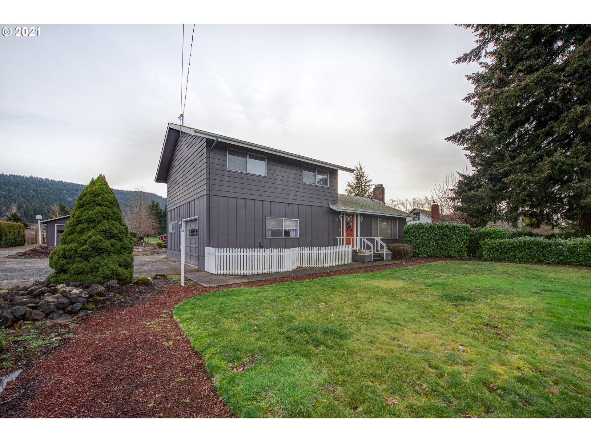 7415 Thurston Road Springfield, OR 97478 - Photo 1 of 29 Gallery Image 1