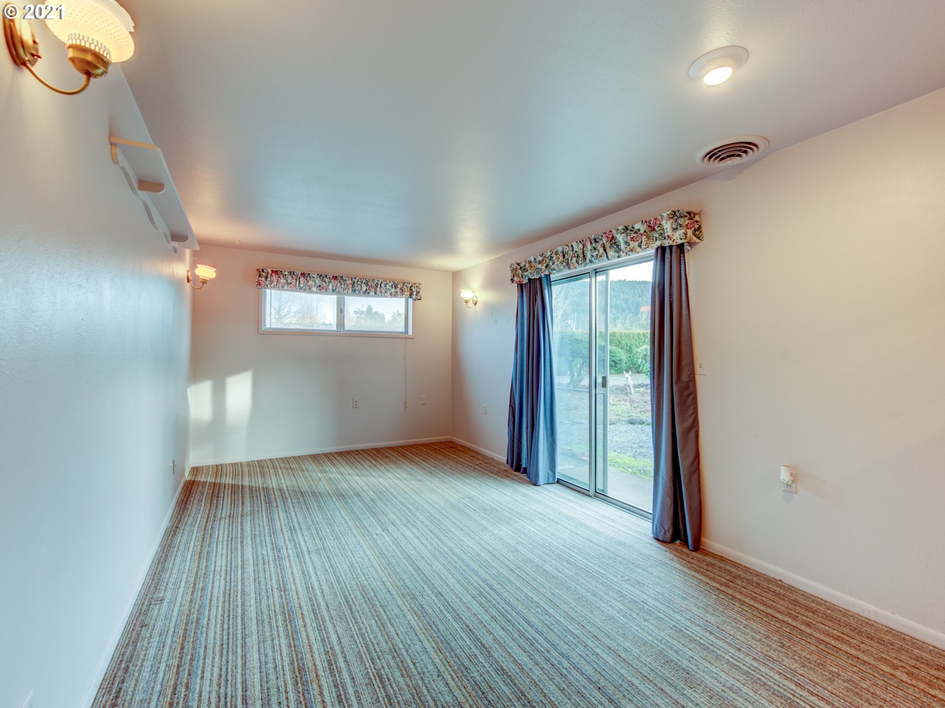 7415 Thurston Road Springfield, OR 97478 - Photo 12 of 29 Gallery Image 12