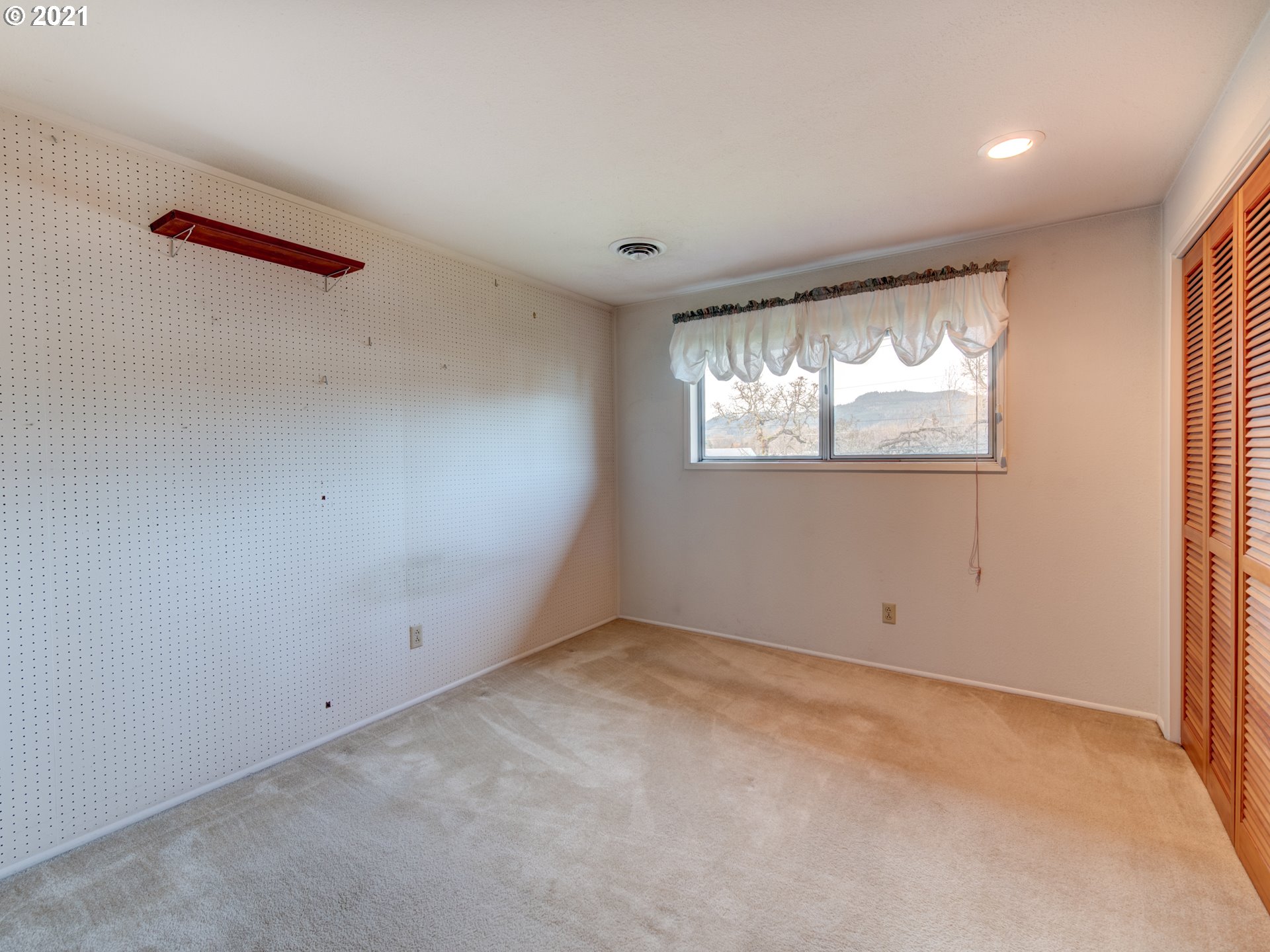 7415 Thurston Road Springfield, OR 97478 - Photo 16 of 29 Gallery Image 16