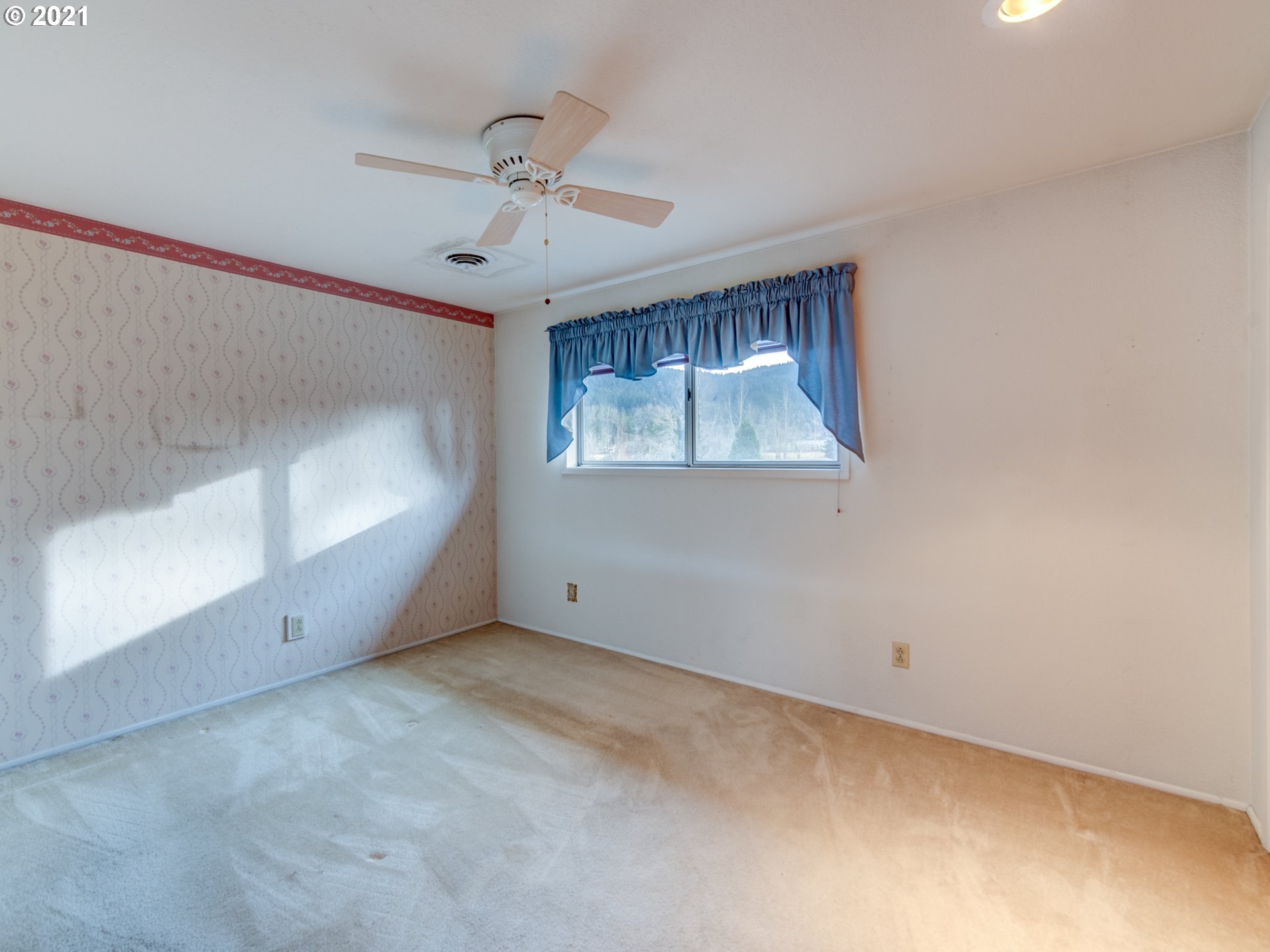 7415 Thurston Road Springfield, OR 97478 - Photo 17 of 29 Gallery Image 17
