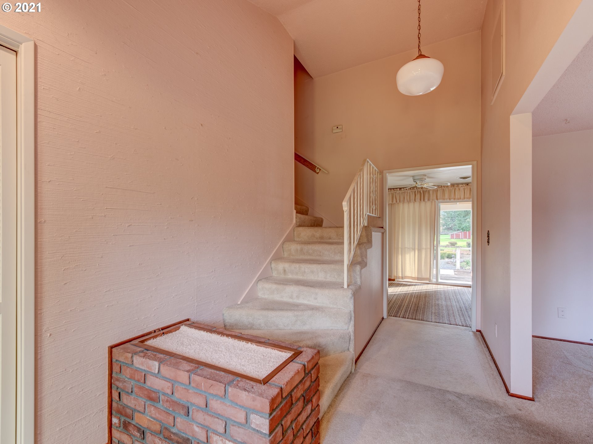 7415 Thurston Road Springfield, OR 97478 - Photo 5 of 29 Gallery Image 5