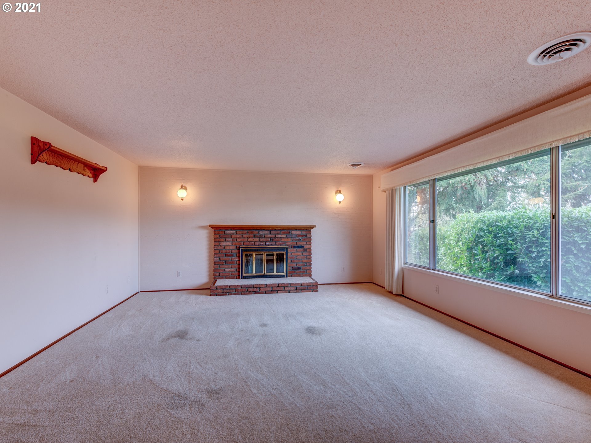 7415 Thurston Road Springfield, OR 97478 - Photo 7 of 29 Gallery Image 7