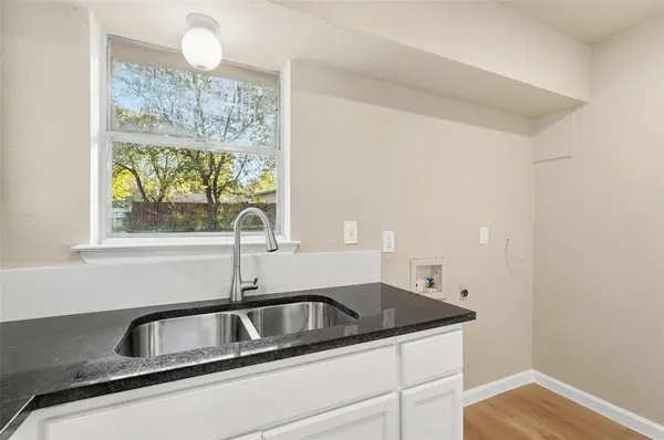 a close view of sink and tap