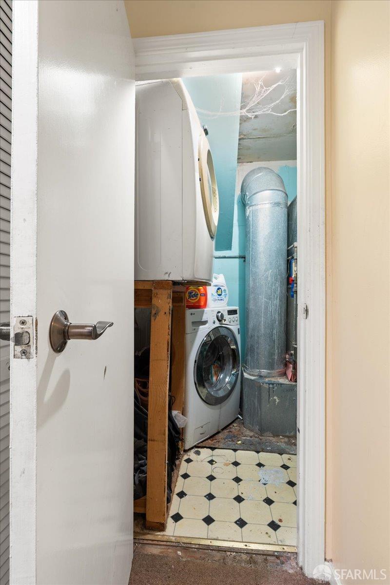 130 Ripley Street San Francisco, CA 94110 - Photo 31 of 69 a bathroom with a sink toilet and shower