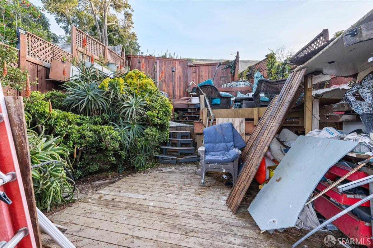 130 Ripley Street San Francisco, CA 94110 - Photo 44 of 69 a view of a house with backyard and sitting area