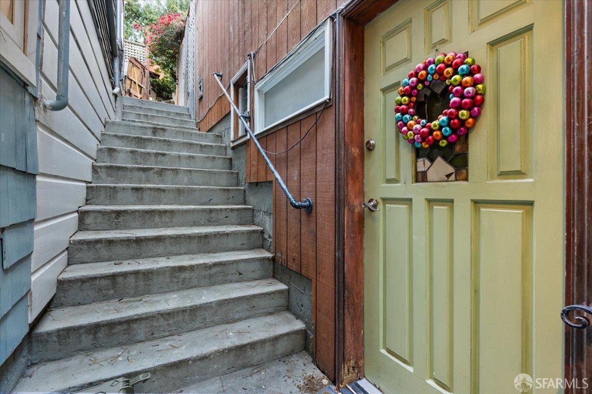130 Ripley Street San Francisco, CA 94110 - Photo 5 of 69 a view of entryway