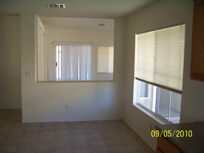 10420 West Granada Road Avondale, AZ 85392 - Photo 5 of 10 Eat in kitchen