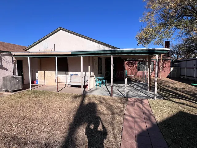 a view of a house with backyard and a barbeque