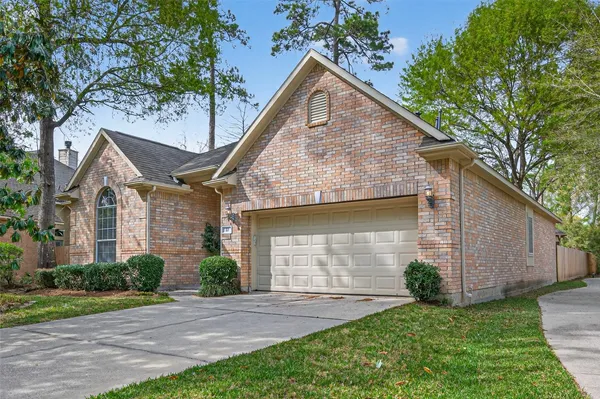 $390,000 | 22 West Windsor Hills Circle, Conroe, TX 77384