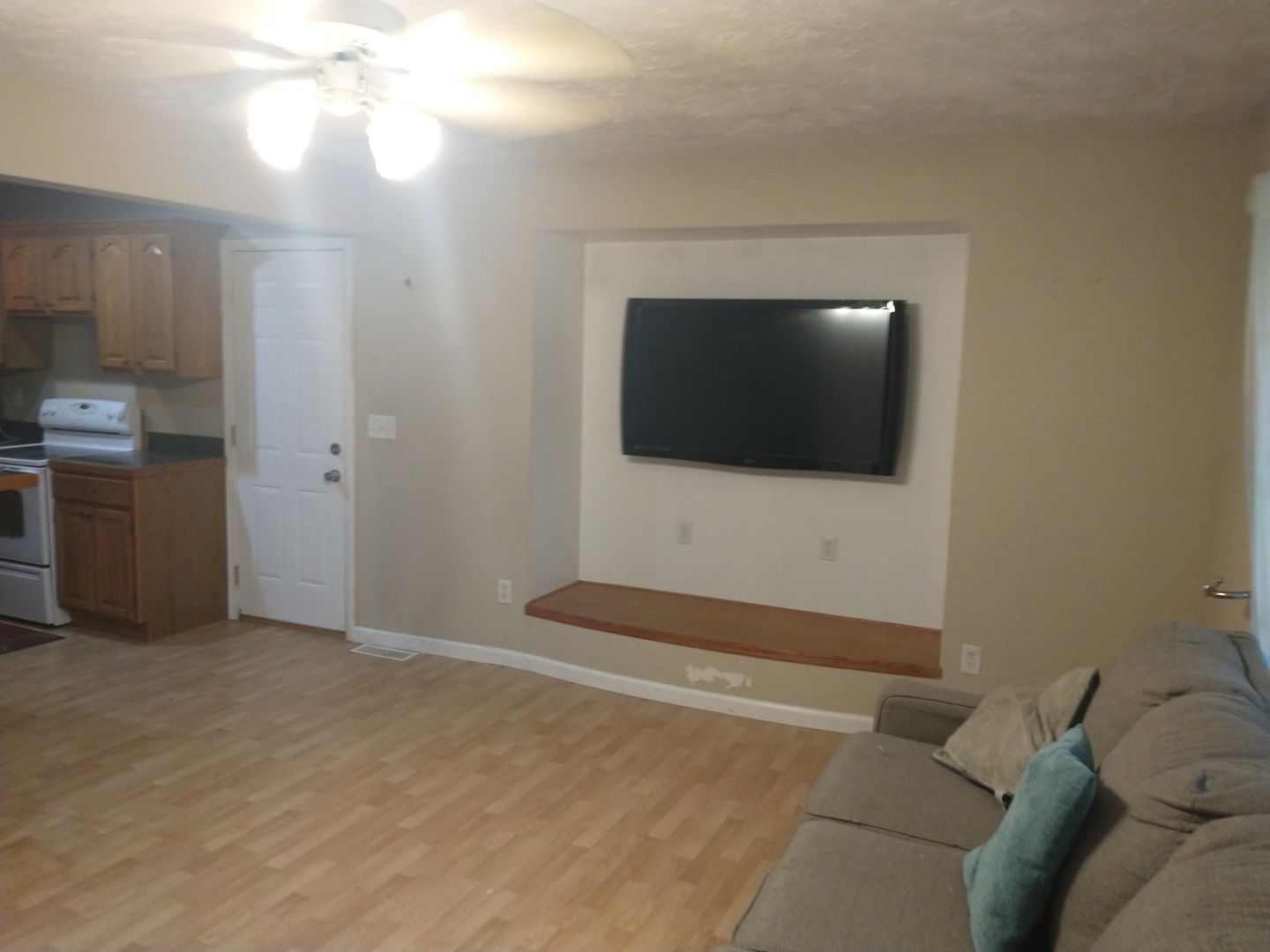 403 Cedar Street Delavan, IL 61734 - Photo 12 of 28 Gallery Image 12