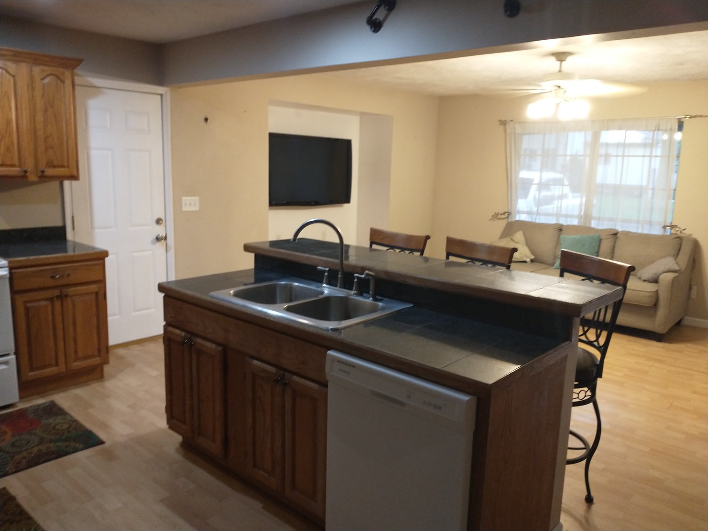 403 Cedar Street Delavan, IL 61734 - Photo 8 of 28 Gallery Image 8