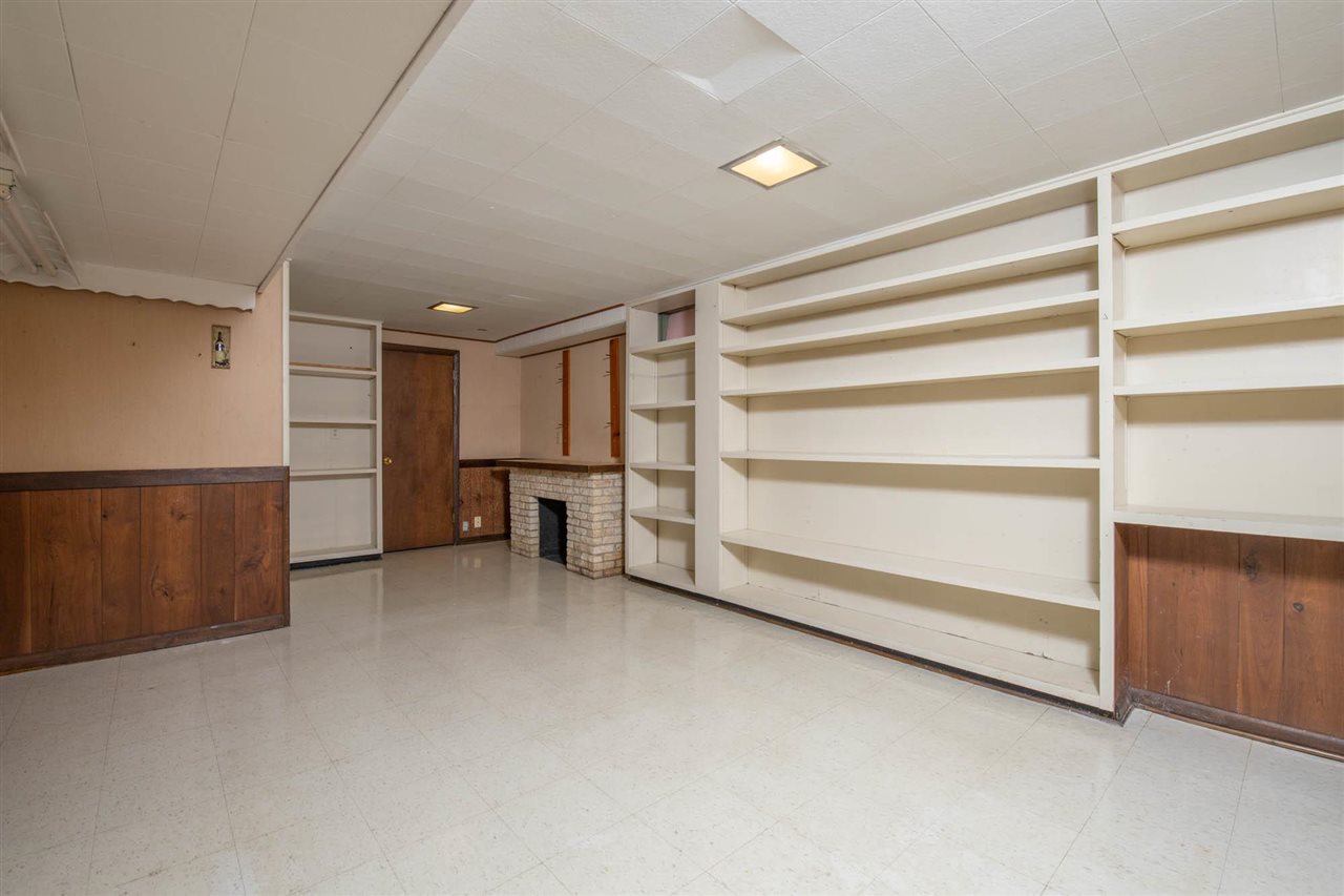 4960 Welsh Road Rockford, IL 61107 - Photo 36 of 39 a view of an empty room with a closet