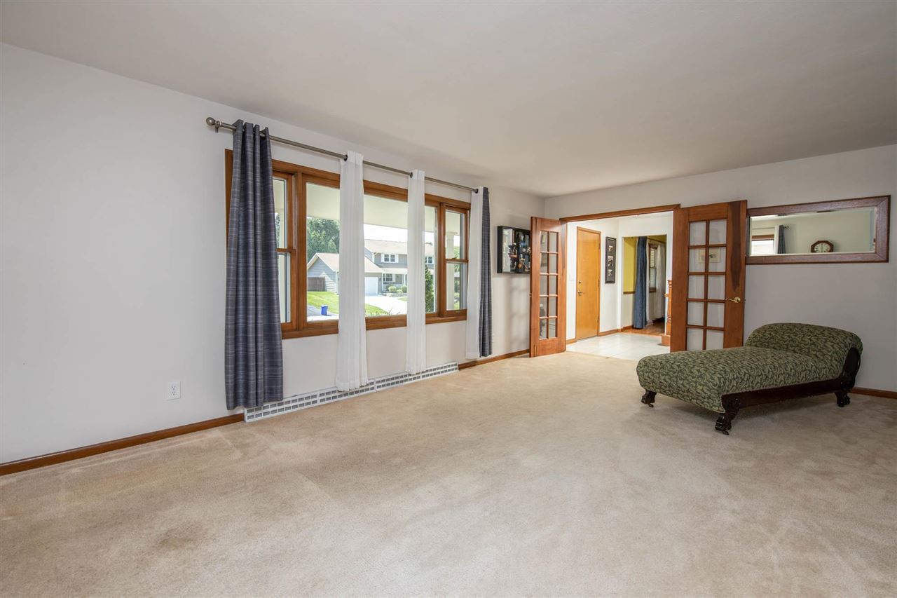 4960 Welsh Road Rockford, IL 61107 - Photo 5 of 39 a living room with furniture and a window