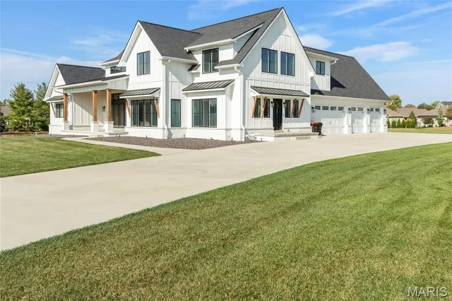 $975,000 | 1209 Whippoorwill Drive, Morton, IL 61550