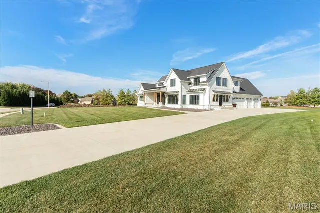 $975,000 | 1209 Whippoorwill Drive, Morton, IL 61550