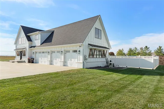 $975,000 | 1209 Whippoorwill Drive, Morton, IL 61550