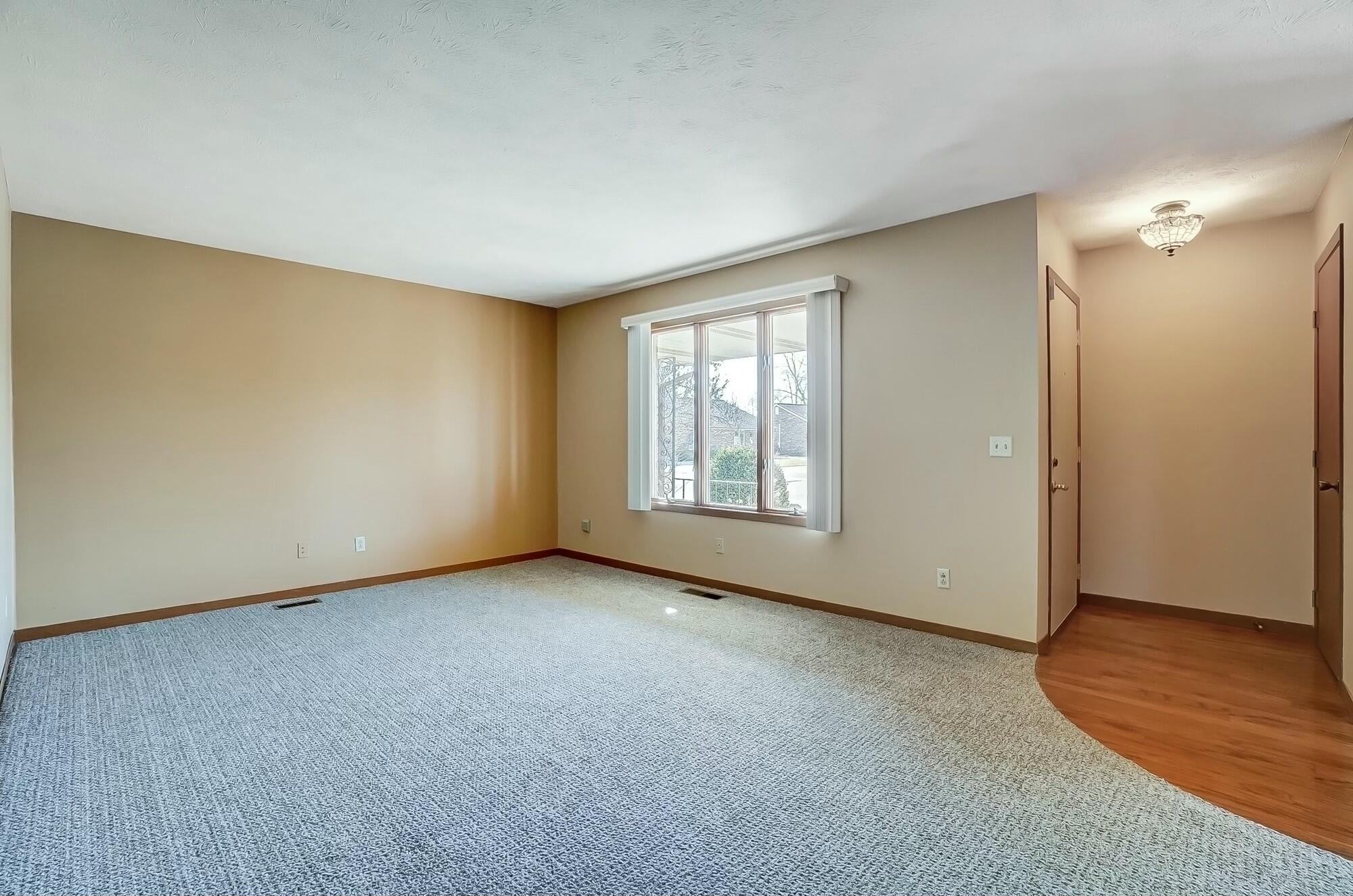1048 Carson Lane Springfield, OH 45503 - Photo 5 of 32 Gallery Image 5