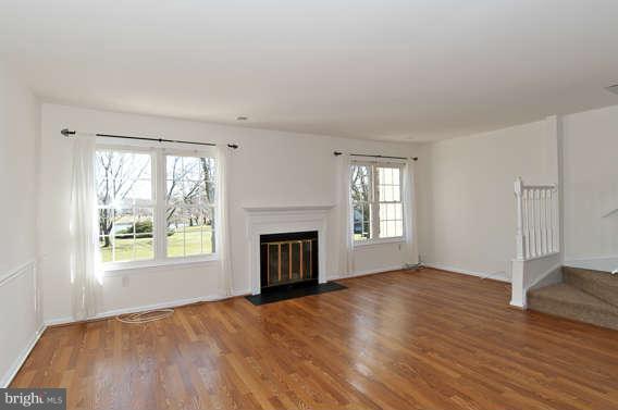 1671 Ridgely Court Crofton, MD 21114 - Photo 11 of 30 Living Room