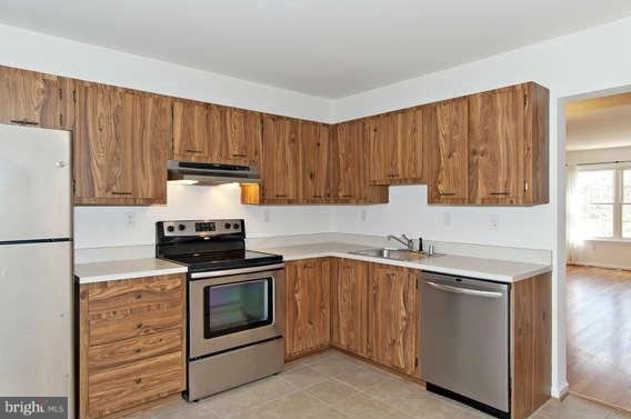 1671 Ridgely Court Crofton, MD 21114 - Photo 4 of 30 Kitchen
