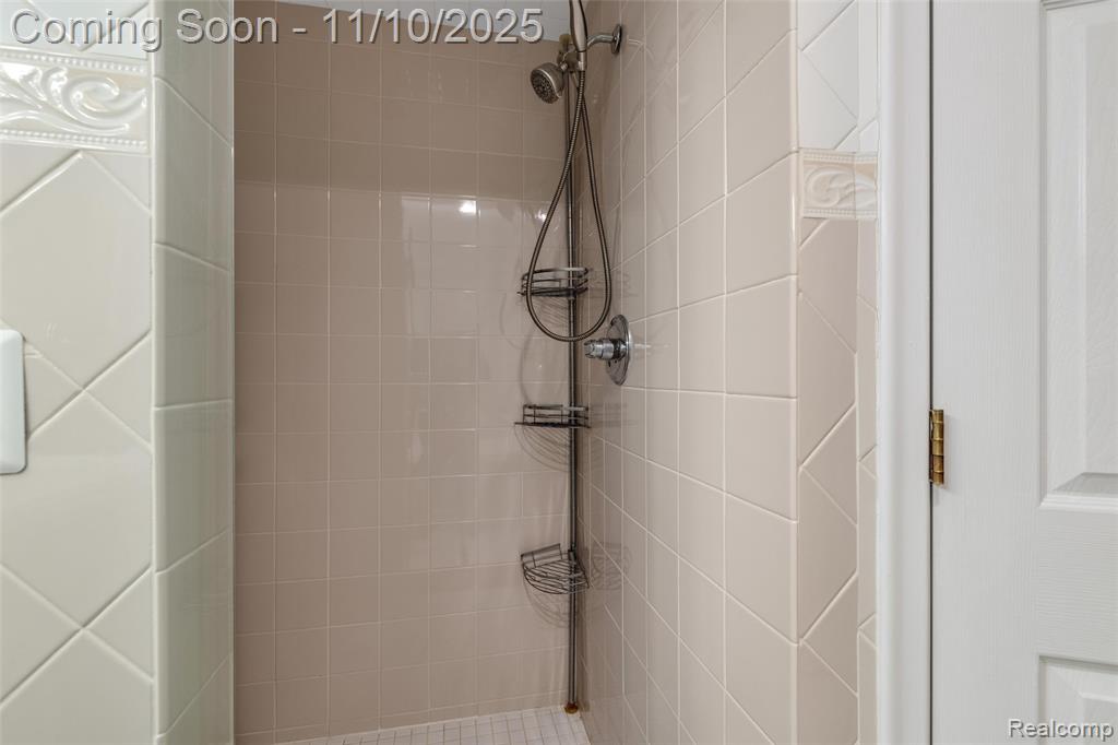 20727 Marter Road Grosse Pointe Woods, MI 48236 - Photo 11 of 29