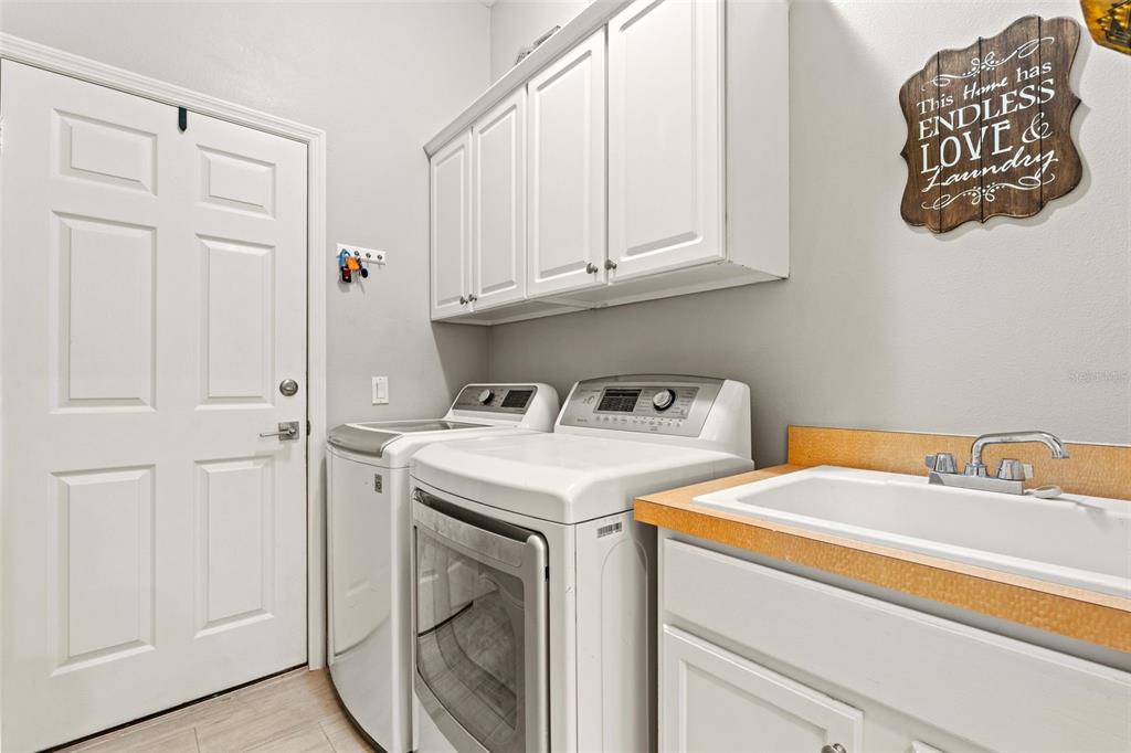 6470 Indigo Bunting Place Lakewood Ranch, FL 34202 - Photo 40 of 65 a utility room with dryer and washer