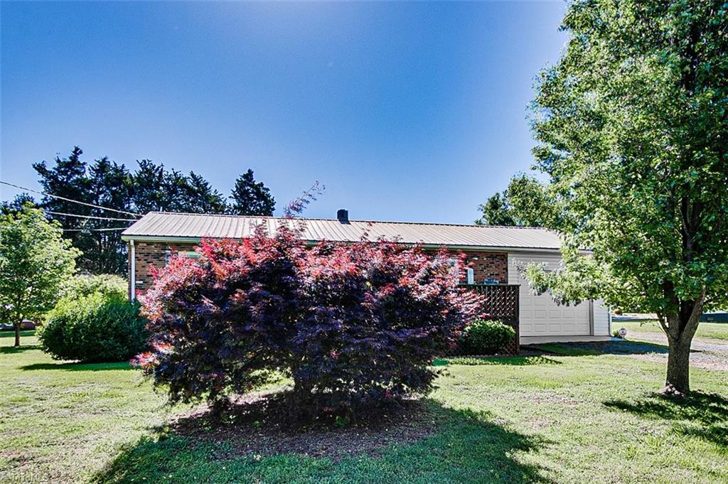 3380 Beavercreek Road Randleman, NC 27317 - Photo 26 of 49 Front Yard