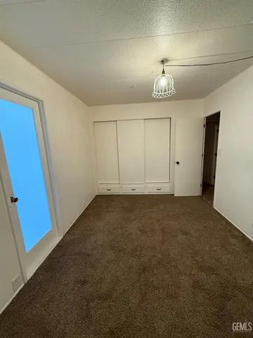 a view of entryway with workspace