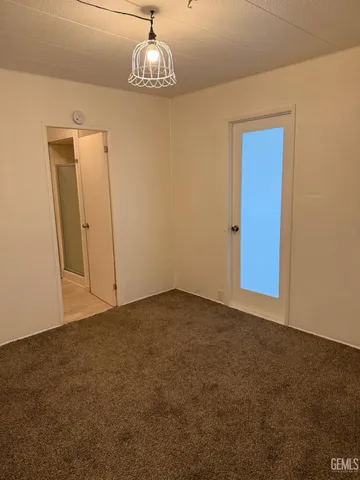 a view of empty room with window