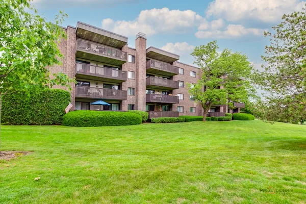 $164,900 | 917 Vose Drive, Unit 411, Gurnee, IL 60031